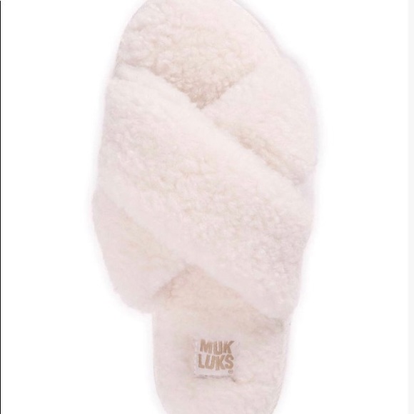 ⬇️🎉 SALE! BNWTIP Muk Luks Cream Slippers SIZES M & L only sizes left! - Picture 4 of 6